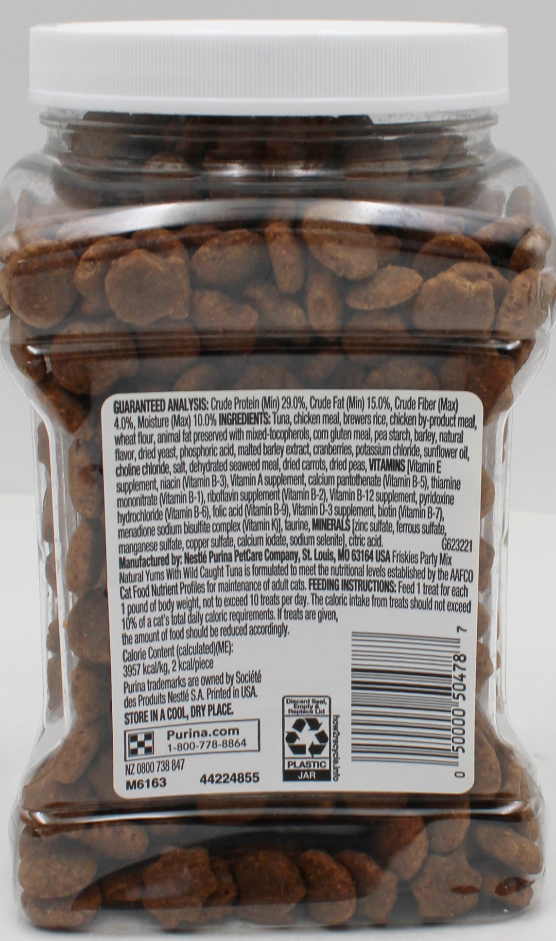 FRISKIES PARTY MIX NATURAL YUMS WITH REAL TUNA CAT TREATS, 20 OZ BB 10.31.26 NI