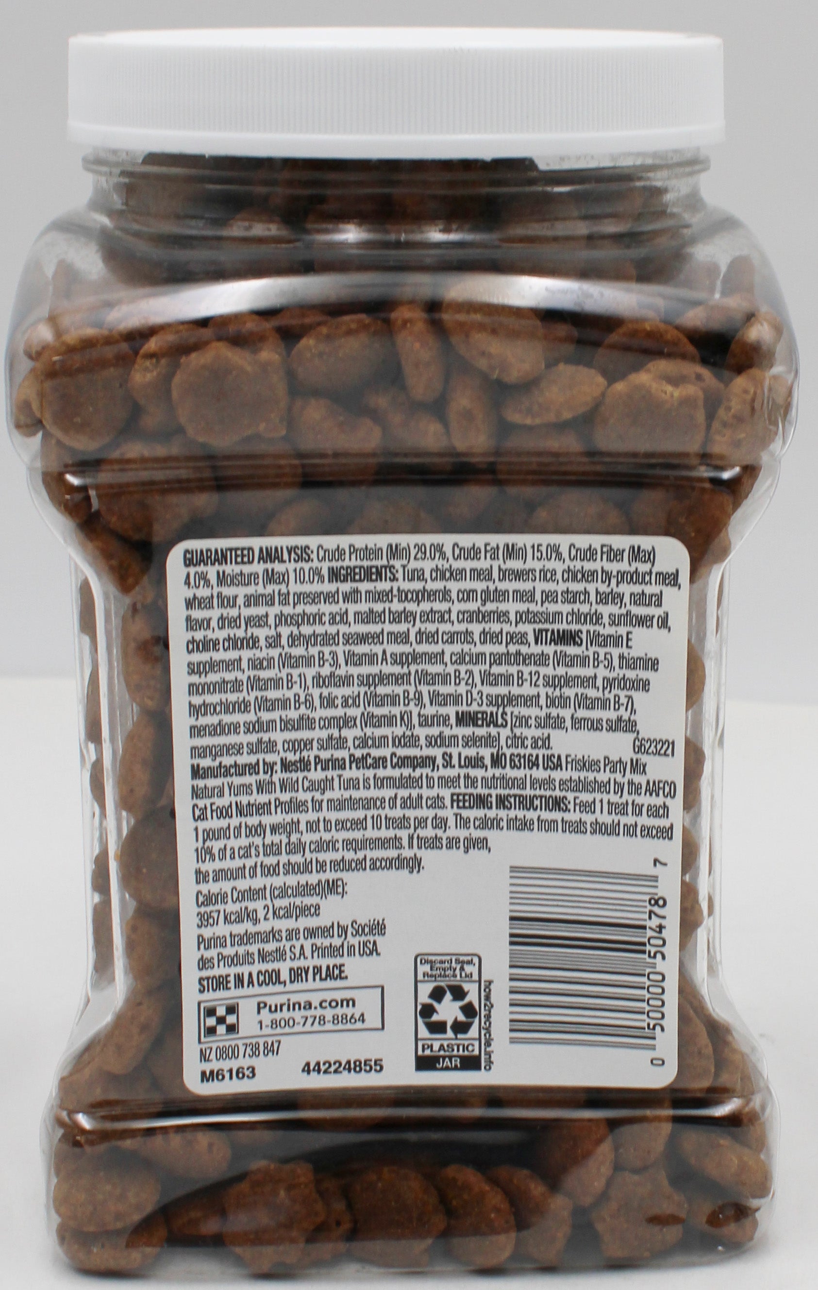 FRISKIES PARTY MIX NATURAL YUMS WITH REAL TUNA CAT TREATS, 20 OZ BB 10.31.26 NI