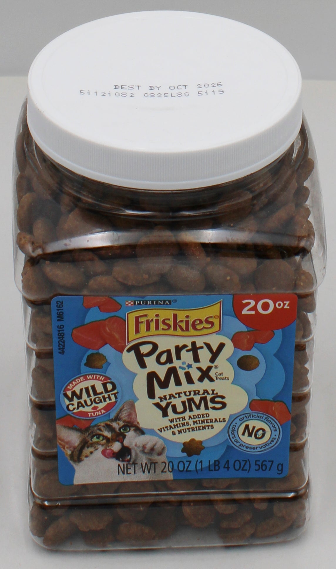 FRISKIES PARTY MIX NATURAL YUMS WITH REAL TUNA CAT TREATS, 20 OZ BB 10.31.26 NI