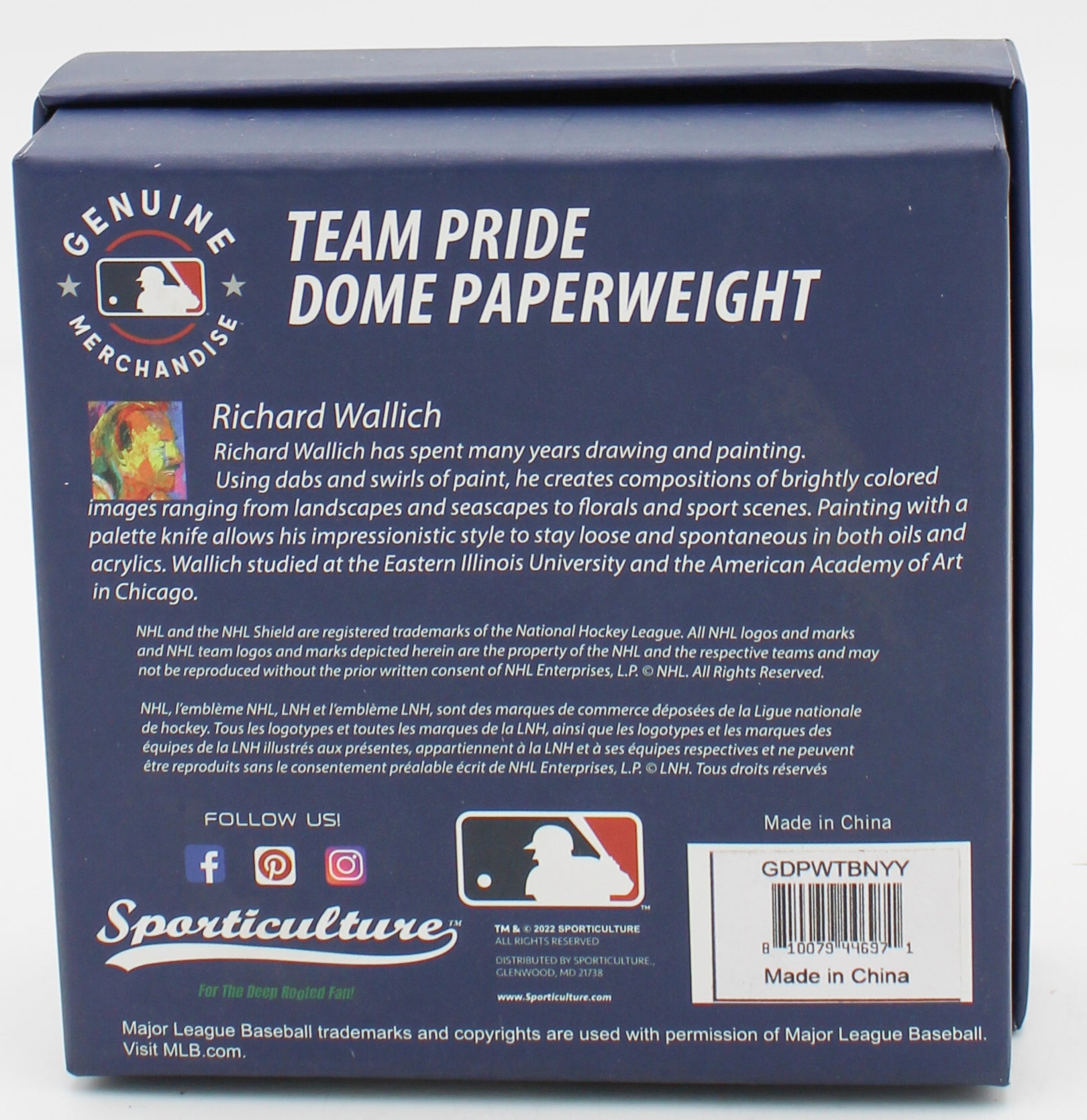 NEW YORK YANKEES GLASS DOME PAPERWEIGHT