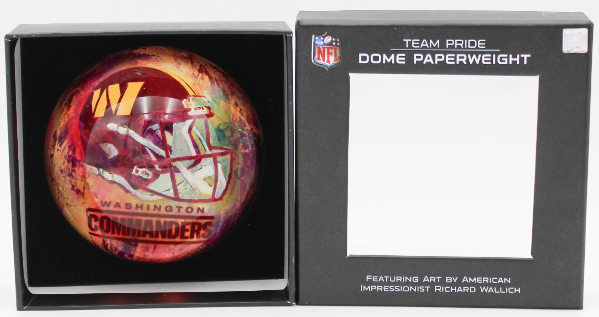 OFFICIALLY LICENCED WASHINGTON COMMANDERS GLASS DOME PAPERWEIGHT 4"