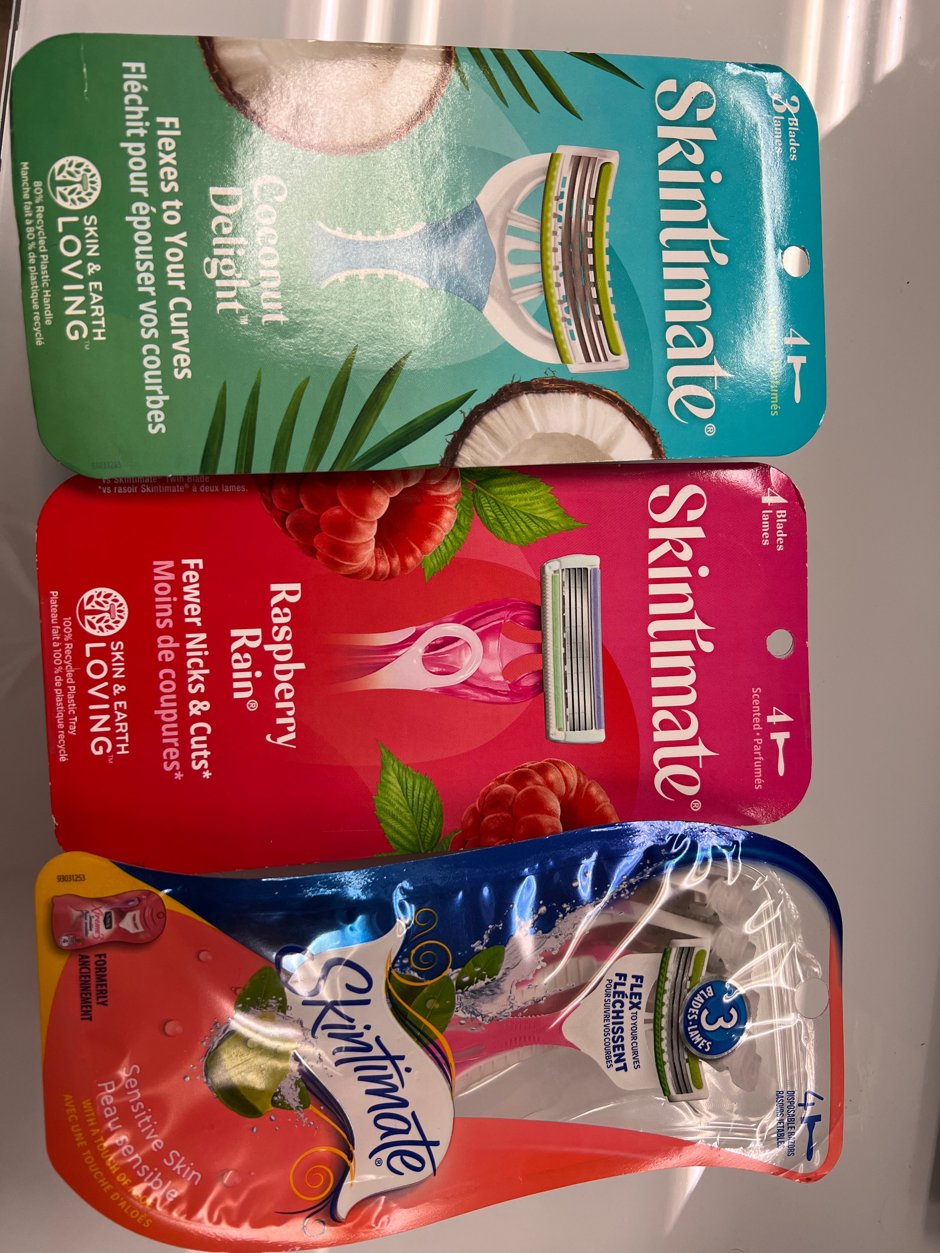 SP SKINTIMATE 4 ASSORTED SCENTED RAZORS (9 PIECES ASSORTMENT)