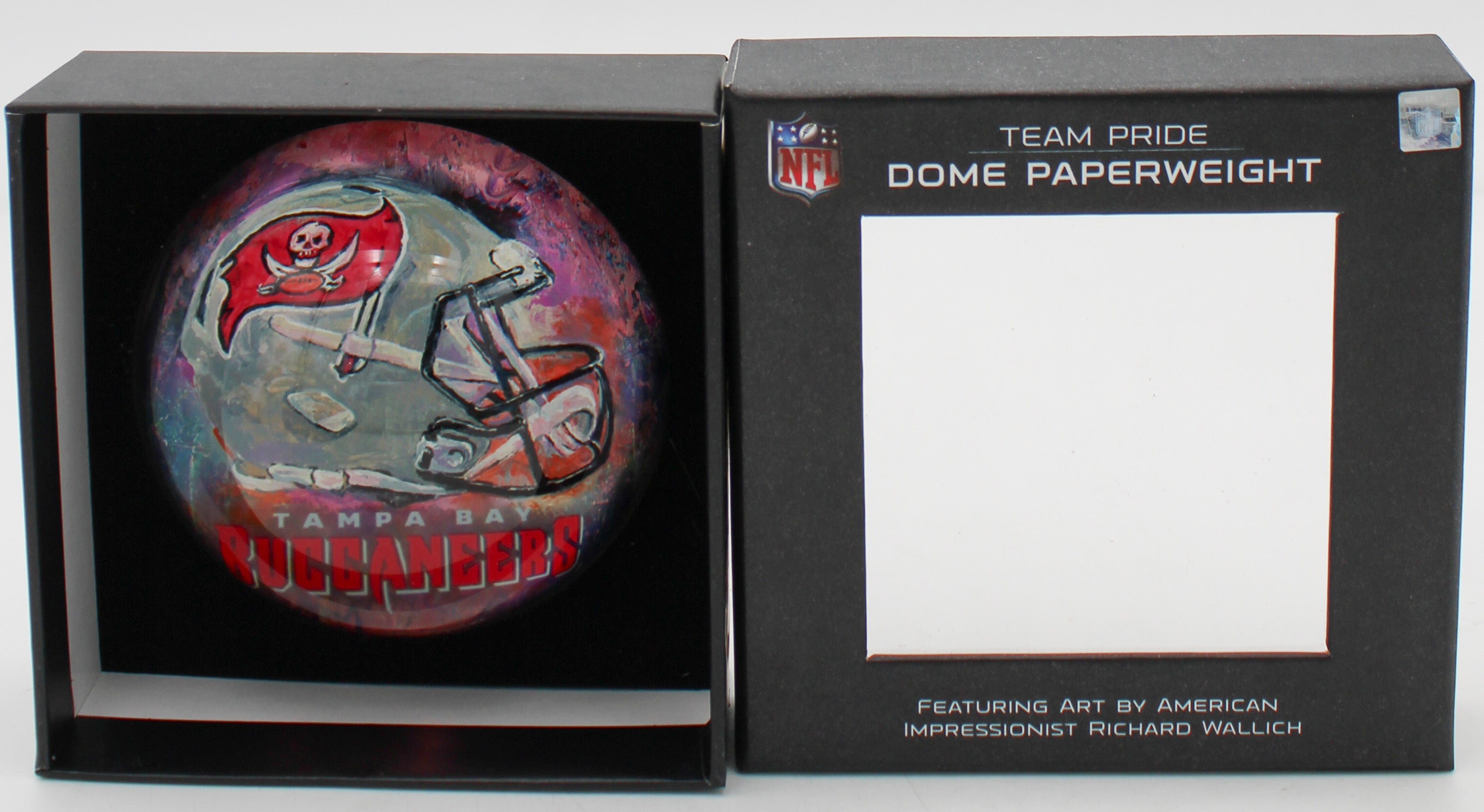 TAMPA BAY BUCCANEERS GLASS DOME PAPERWEIGHT 4"