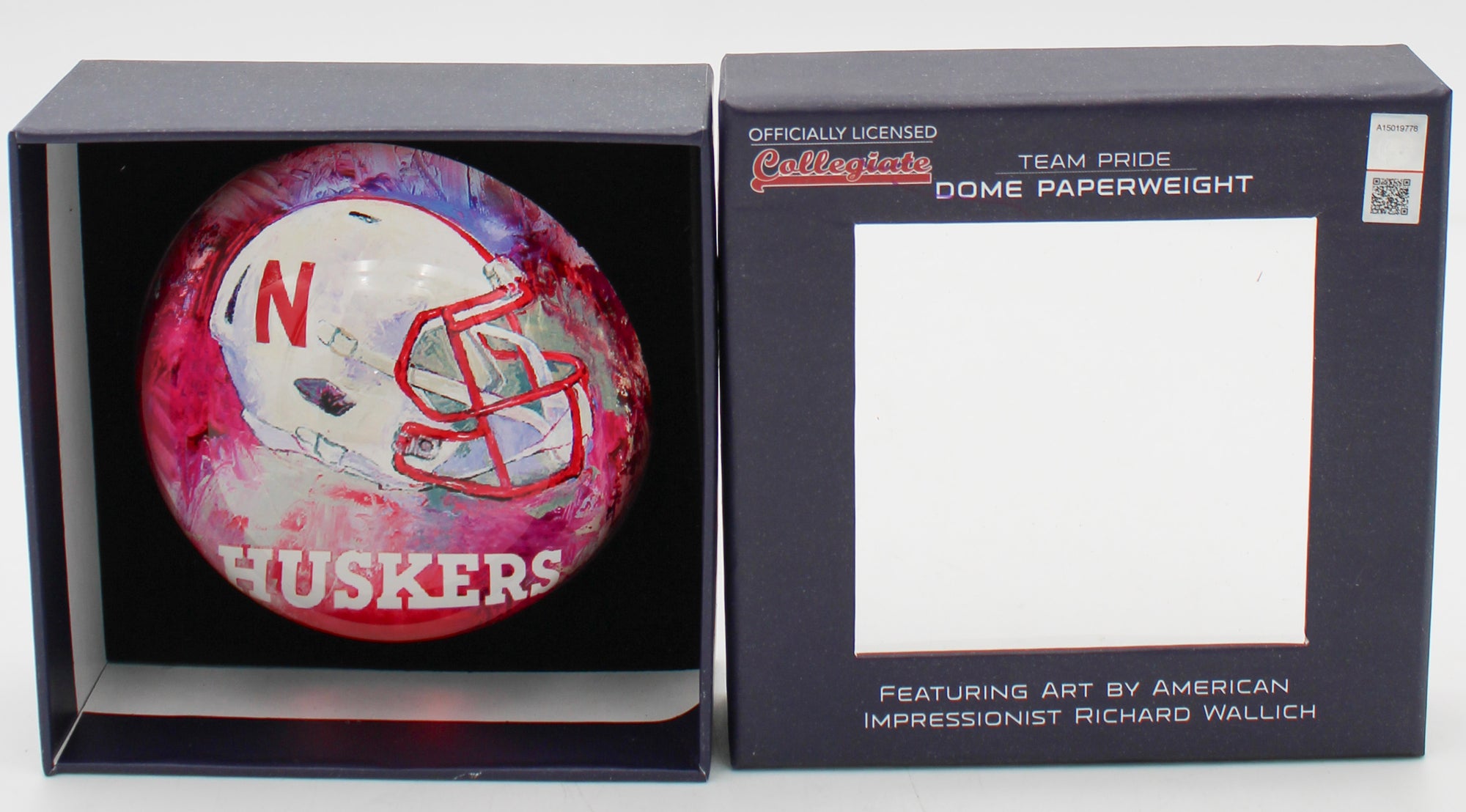 OFFICIALLY LICENCED NEBRASKA CORNHUSKERS GLASS DOME PAPERWEIGHT 4"