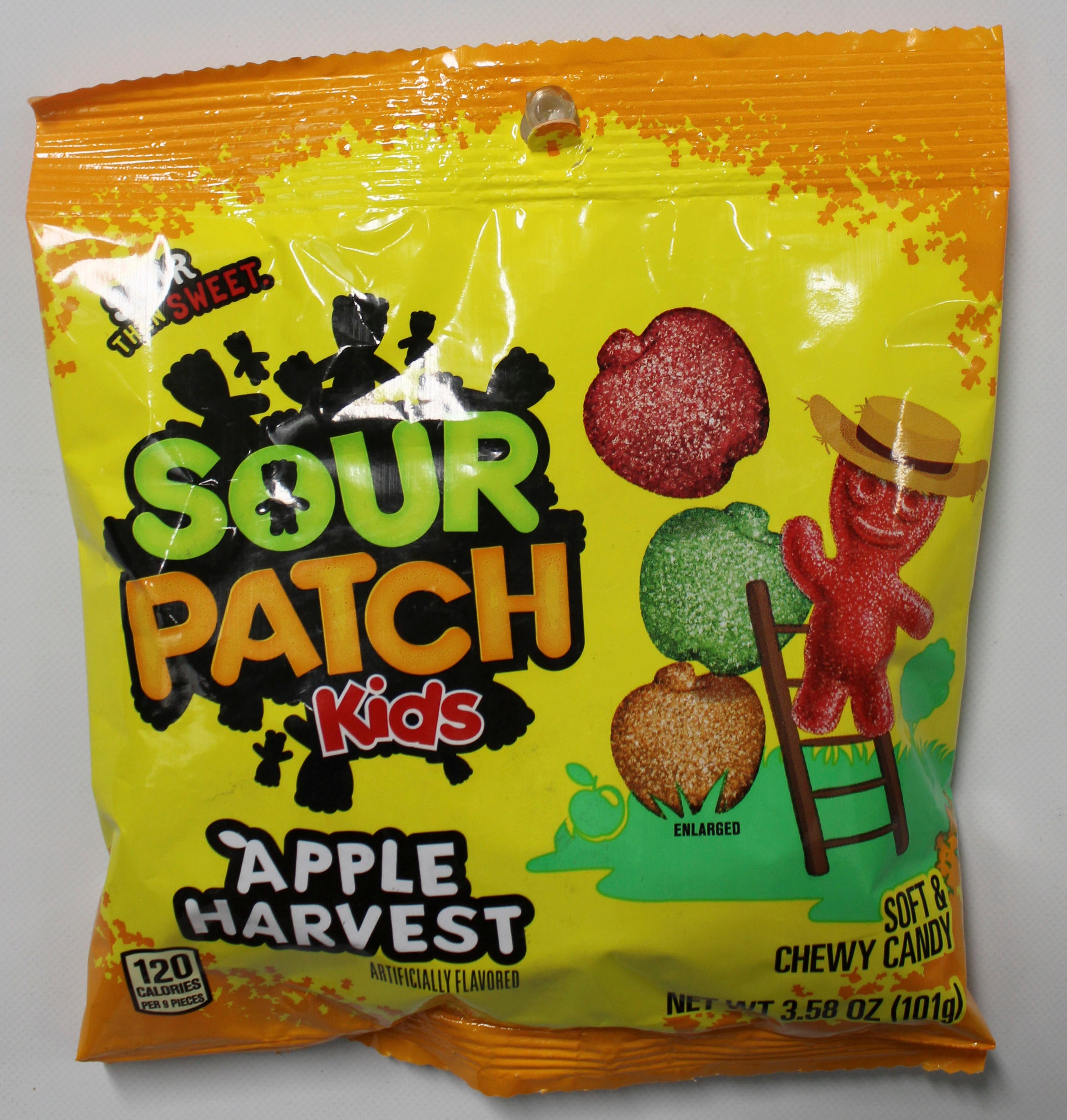 SOUR PATCH KIDS APPLE HARVEST MIX SOFT & CHEWY HALLOWEEN CANDY, 3.58 OZ BAG - BB 5/5/2027