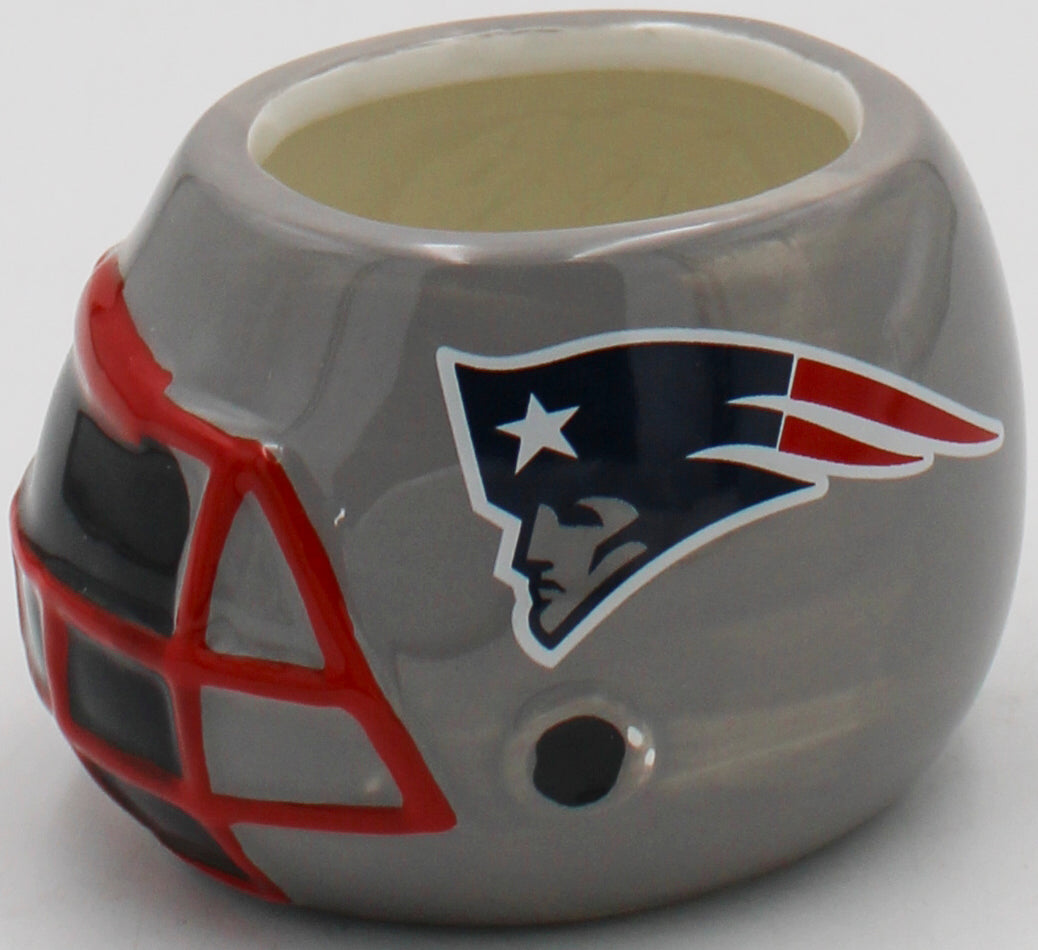 OFFICIALLY LICENCED NEW ENGLAND PATRIOTS SMALL CERAMIC HELMET