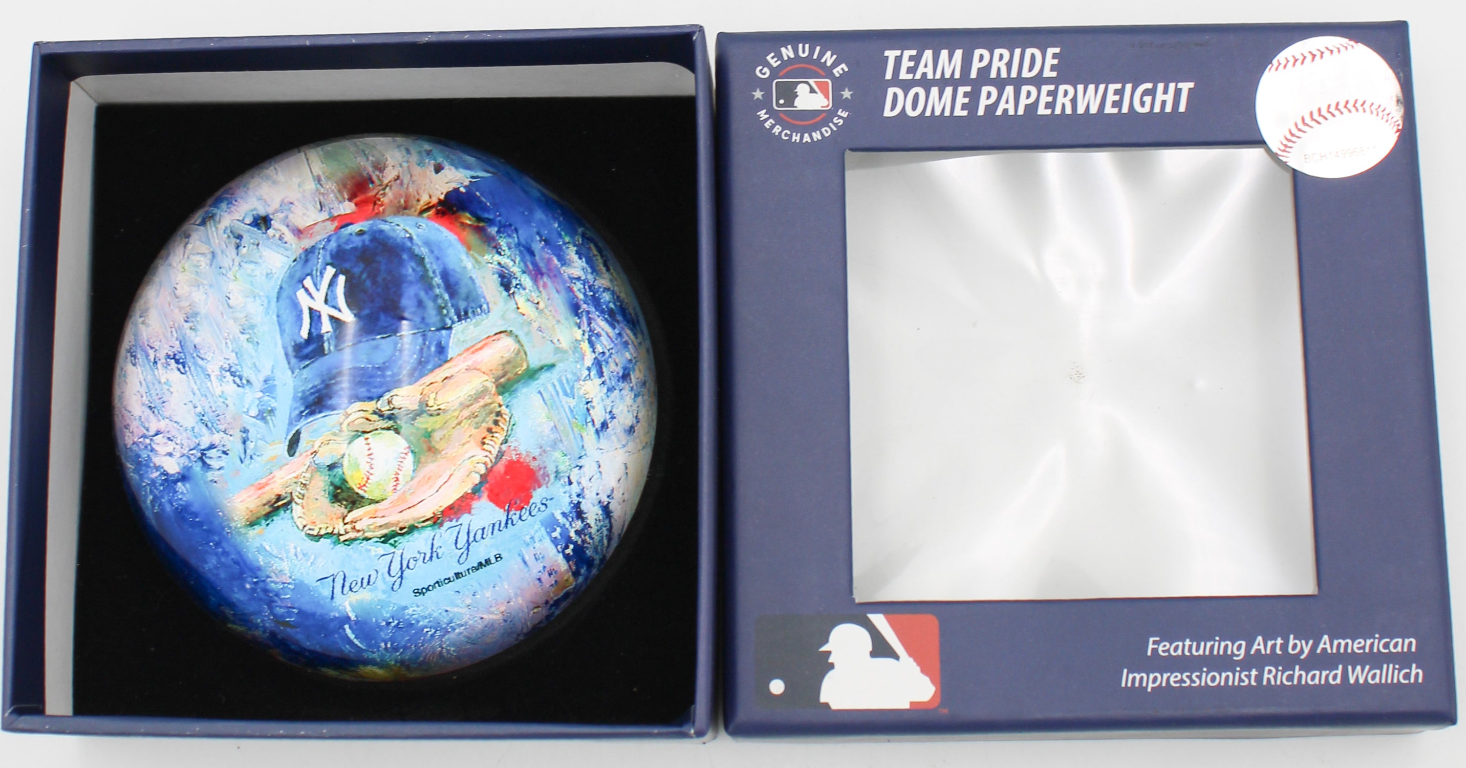 NEW YORK YANKEES GLASS DOME PAPERWEIGHT