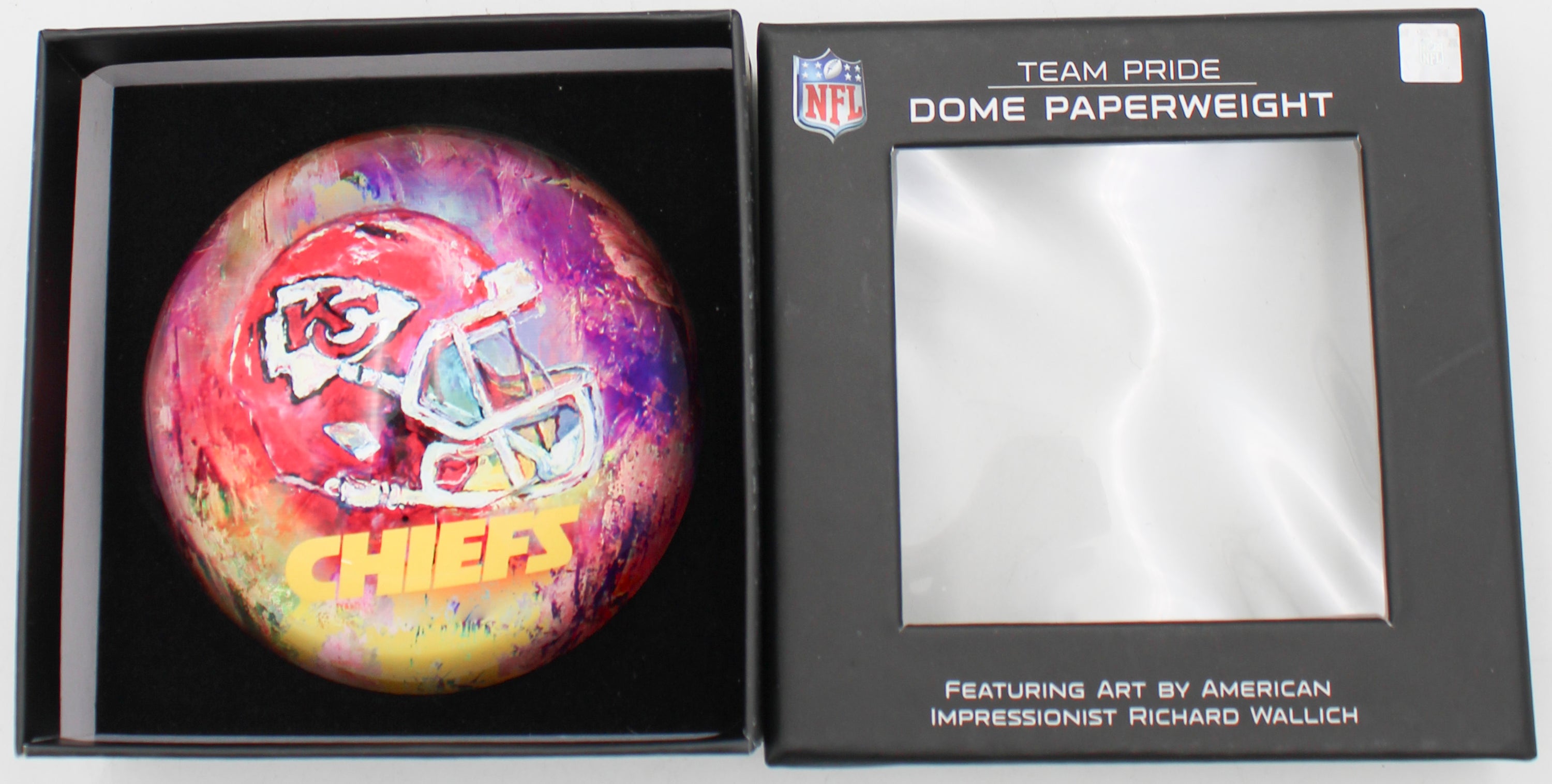 OFFICIALLY LICENCED KANSAS CITY CHIEFS GLASS DOME PAPERWEIGHT 4"