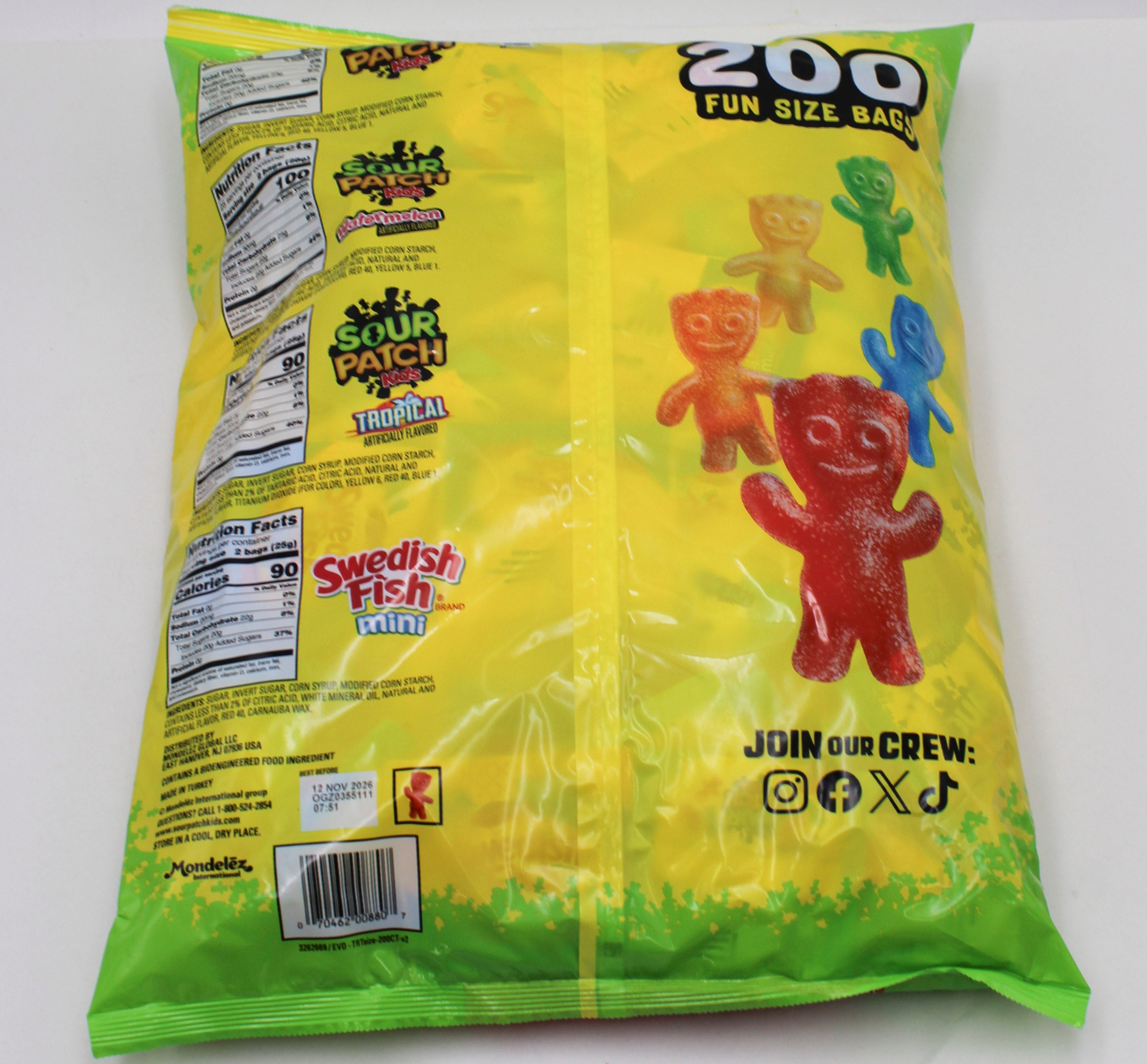 SOUR PATCH KIDS & SWEDISH FISH BULK CANDY VARIETY PACK, 200 CT 5.66 LB BB 12/10/26